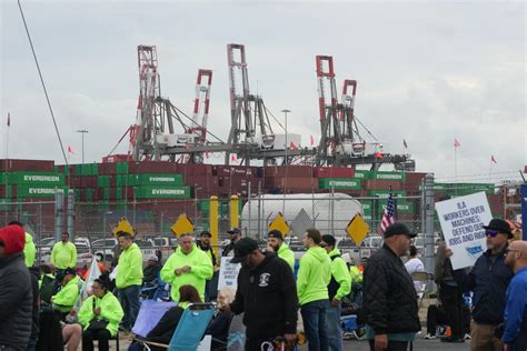 Dock Workers Strike Salary