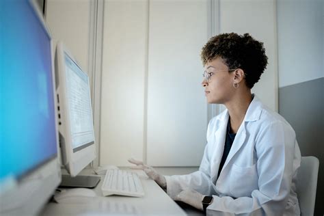 The Ultimate Guide to an Electronic Health Records Specialist Salary in 2024: Earnings, Outlook, and How to Get Started