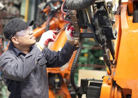 Decoding the Industrial Mechanic Salary: Your 2024 Guide to Earnings and Growth