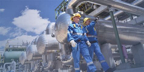 The Ultimate Guide to Oil Rig Jobs: Salary, Outlook, and How to Get Started