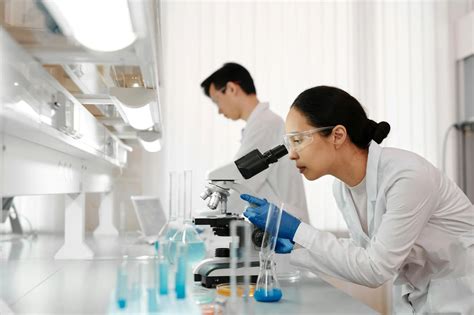 Histotechnologist Salary: An In-Depth Guide for 2024