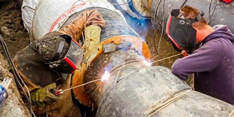 How Much Do Pipe Welders Make? A 2024 Salary Guide for a High-Demand Career