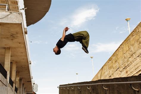 Beyond the Dare: An In-Depth Guide to the Salary of a Stuntman, Career Path, and Landing the Role