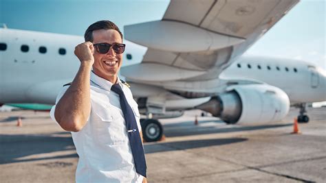 The Ultimate Guide to the Salary of a Commercial Pilot: Earnings, Outlook, and Your Path to the Cockpit