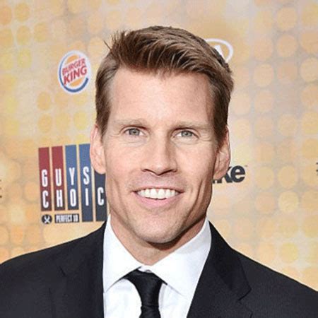 Unpacking the Salary of a Top Sports Broadcaster: A Look at Scott Hanson's Profession