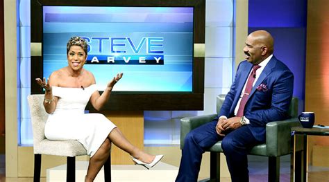 The Ultimate Guide to a Broadcast Journalist's Career: Decoding the "val warner salary," Job Outlook, and Your Path to the Screen