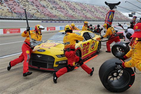 Average NASCAR Pit Stop Crew Salary