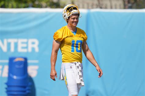 Average NFL Quarterback Salary: A Deep Dive