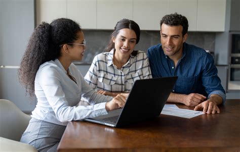 Job Outlook and Career Growth for Financial Advisors