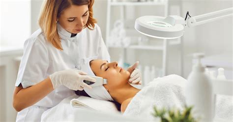 Key Factors That Influence a Dermatologist's Salary