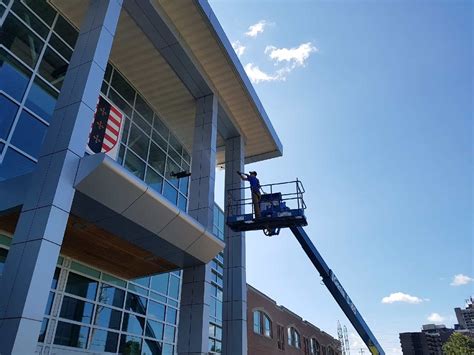 Key Factors That Influence a High-Rise Window Cleaning Salary