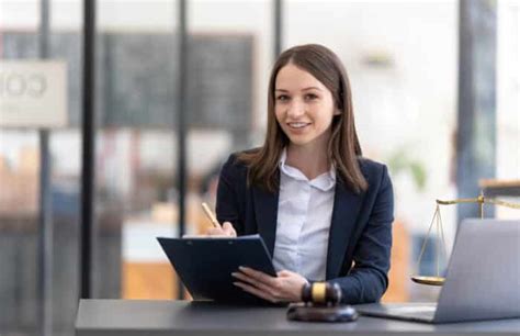 Key Factors That Influence a Nurse Paralegal Salary