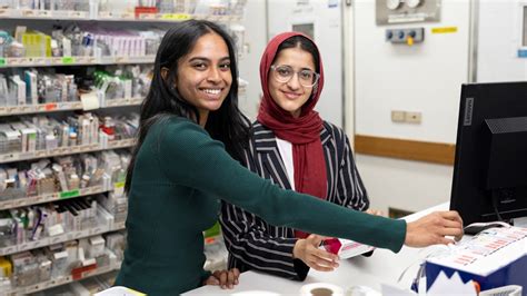 Key Factors That Influence a Pharmacy Intern's Salary