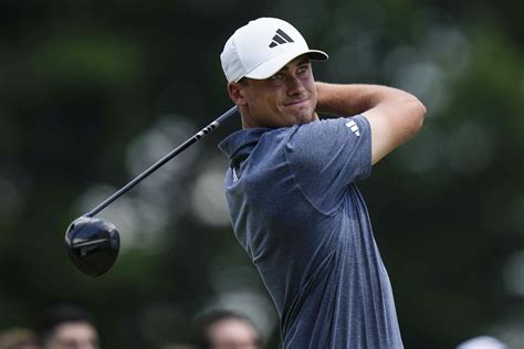 Key Factors That Influence a Pro Golfer's Salary