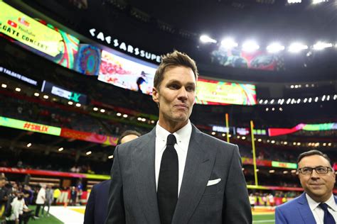 Key Factors That Influence a Sports Broadcaster's Salary