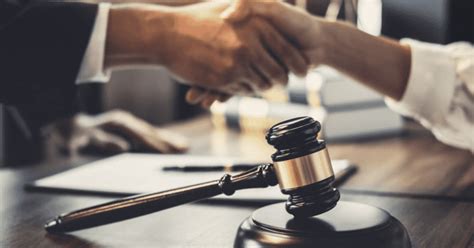 Key Factors That Influence an Attorney's Salary in Florida