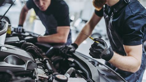 Key Factors That Influence an F1 Mechanic's Salary