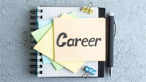 Navigating Your Career from a `Salario Mínimo` Position