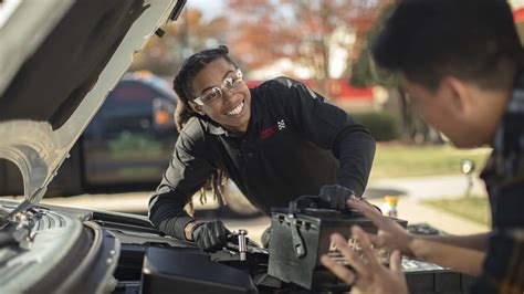 What Do Employees at Advance Auto Parts Do? A Look at Key Roles