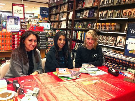 What Do Employees at Barnes & Noble Do?