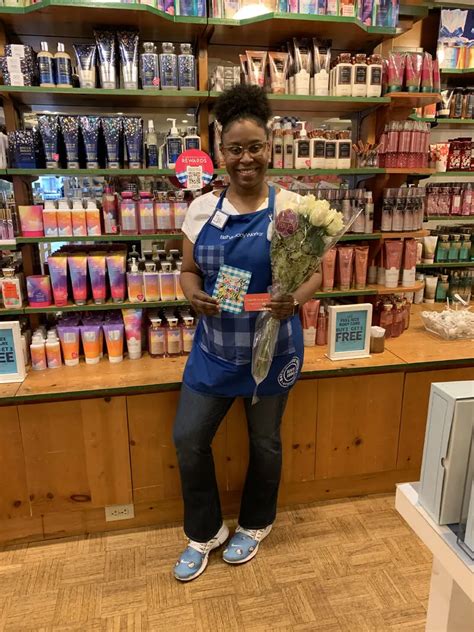 What Do Employees at Bath & Body Works Do? A Look at Key Roles