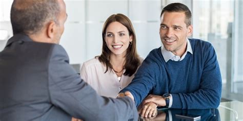 What Does a Bank Manager Do?