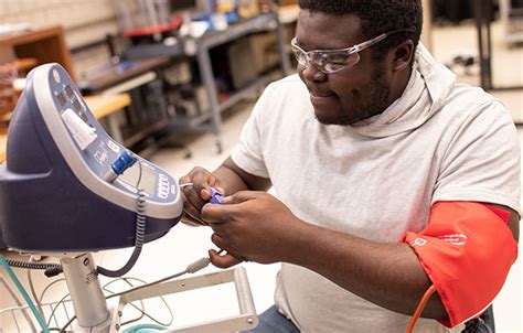 What Does a Biomedical Technician I Do?