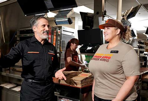 What Does a Burger King Supervisor Do?