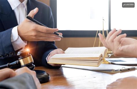 What Does a Business Attorney Do?
