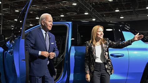 What Does a CEO (like Mary Barra) Do?