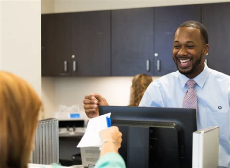 What Does a Chase Bank Teller Do?
