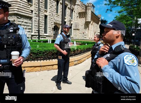 What Does a Chicago Police Officer Do?
