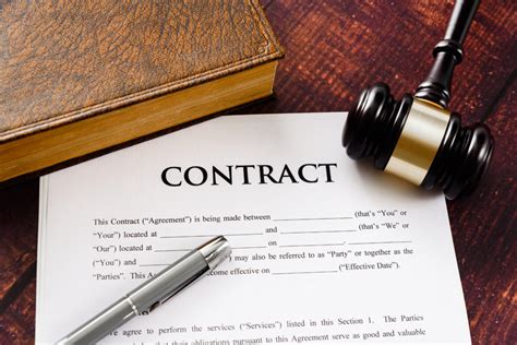 What Does a Contract Lawyer Do?