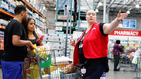 What Does a Costco Supervisor Do?