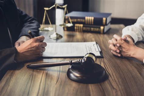 What Does a Criminal Defence Lawyer Do?