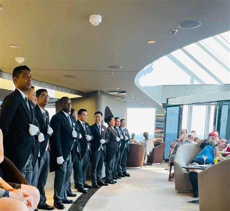 What Does a Cruise Worker Do?