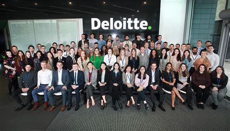 What Does a Deloitte Senior Consultant Do?