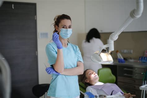 What Does a Dental Technician Do?