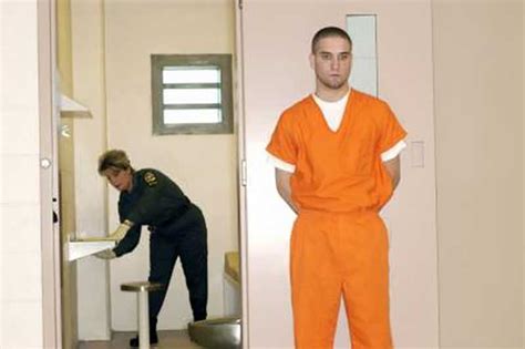 What Does a Detention Officer Do?