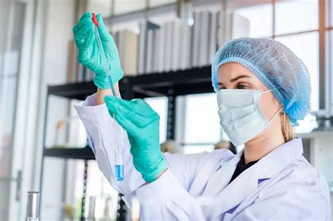 What Does a DNA Analyst Do?