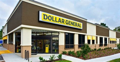 What Does a Dollar General District Manager Do?