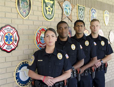 What Does a Florida Police Officer Do?