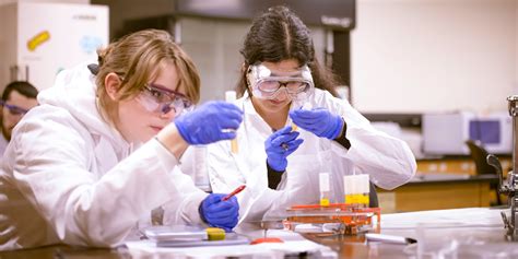 What Does a Forensic Biologist Do?