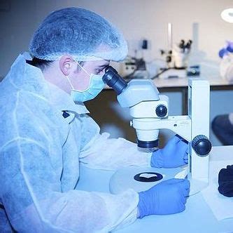What Does a Forensic Chemist Do?