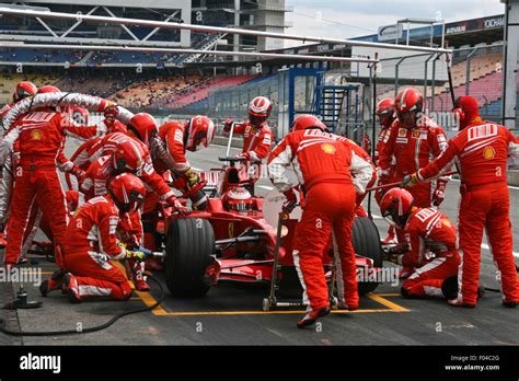 What Does a Formula One Pit Crew Member Do?