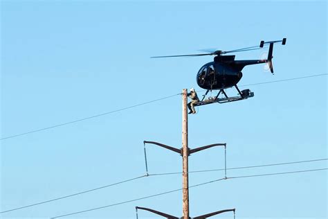 What Does a Helicopter Lineman Do?
