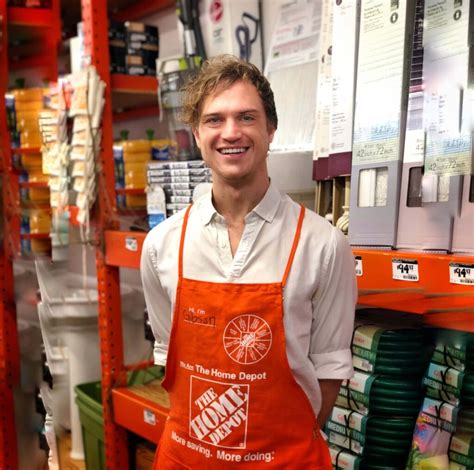 What Does a Home Depot Department Supervisor Do?