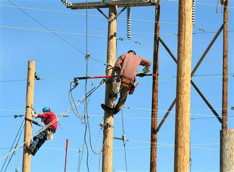 What Does a Journeyman Lineman Do?