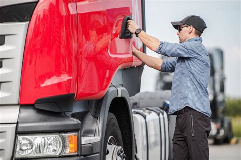 What Does a Long-Haul Truck Driver Do?