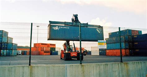 What Does a Longshoreman Do?